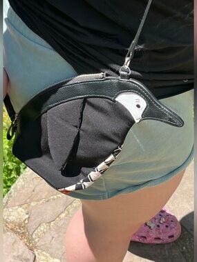 VERA BRADLEY | Penguin Novelty Crossbody Bag
